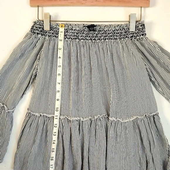 American eagle outfitters W off the shoulder Top  s - Picture 3 of 3